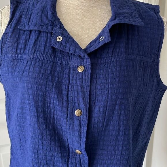Ezzewear Wear Blue Relaxed Snap Button Down Shirt Textured Sleeveless Canada NWT - Picture 2 of 11